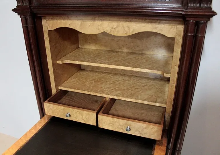 EICHE SECRETAIRE