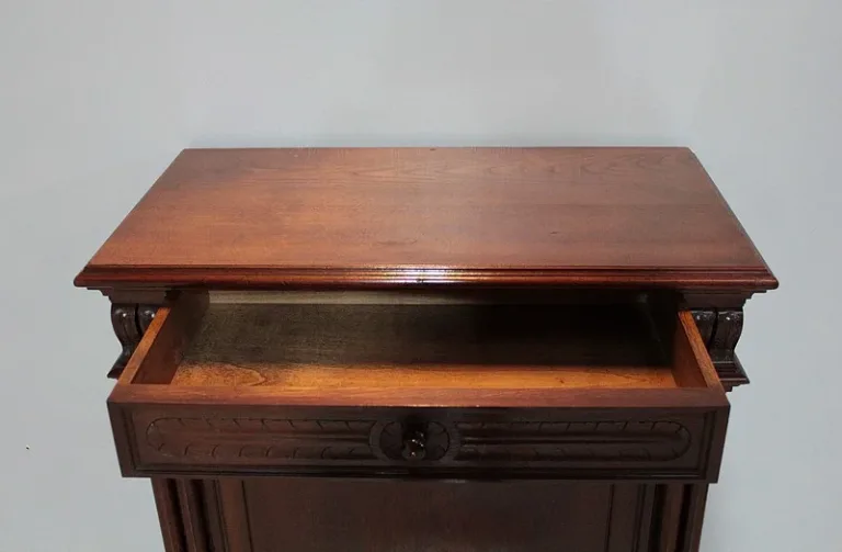 EICHE SECRETAIRE