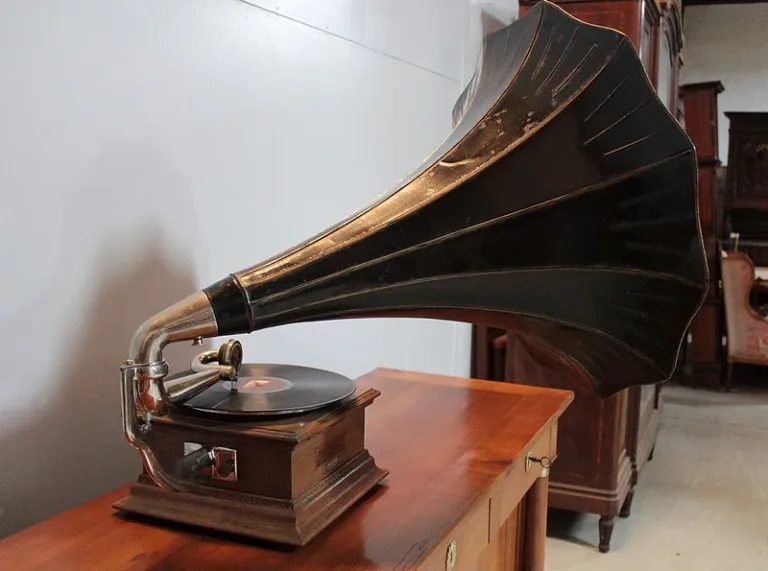 Gramophone à Pavillon XXe