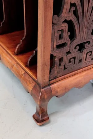 DISPLAYSCHRANK IM VIARDOT STIL