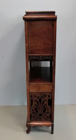 DISPLAYSCHRANK IM VIARDOT STIL