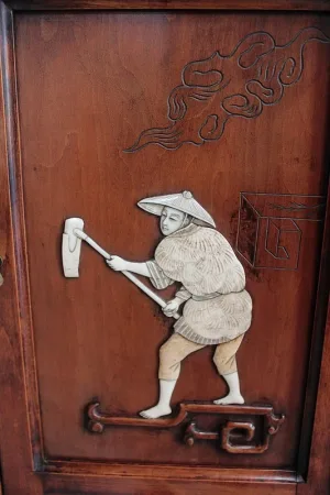 DISPLAYSCHRANK IM VIARDOT STIL
