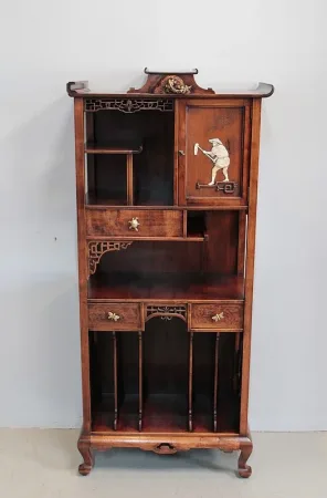 DISPLAYSCHRANK IM VIARDOT STIL