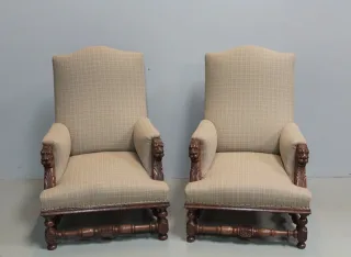 Fauteuils Louis XIII en Noyer  XIXe