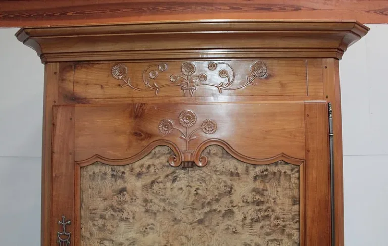 Bonnetière Charentaise Louis XV en Merisier XIXe