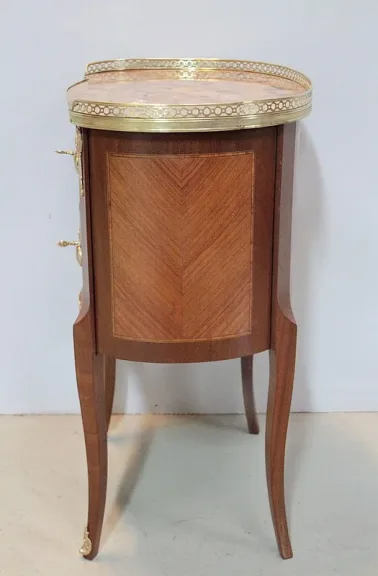 ÜBERGANGSSTIL KÜHLSCHRANK