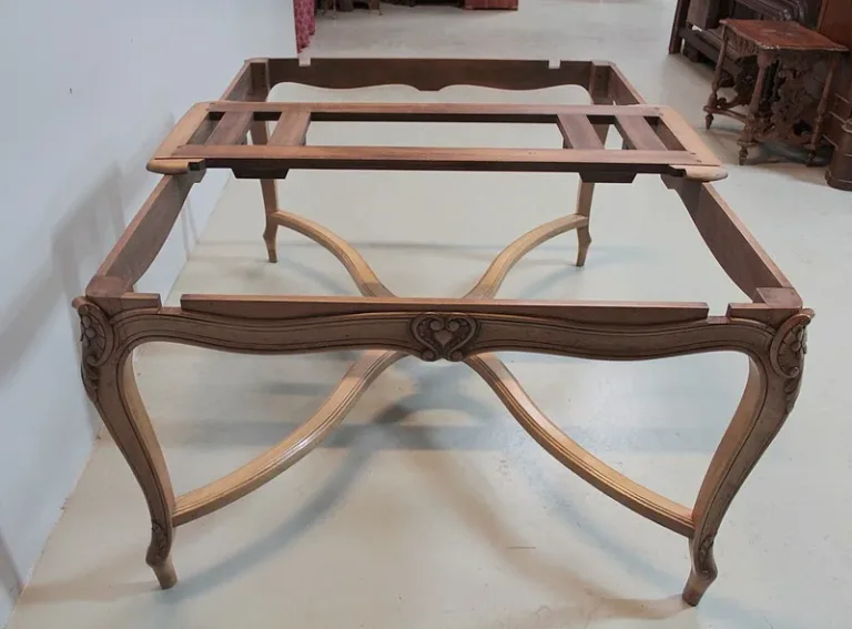 FRENCH REGENCY STILTISCH