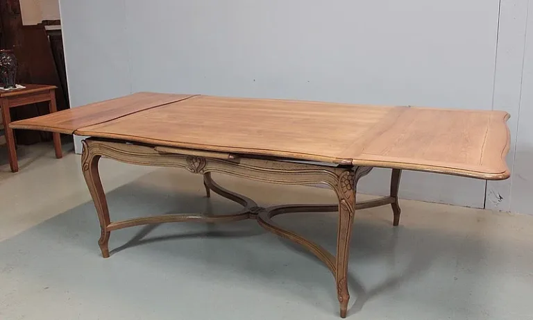 FRENCH REGENCY STILTISCH