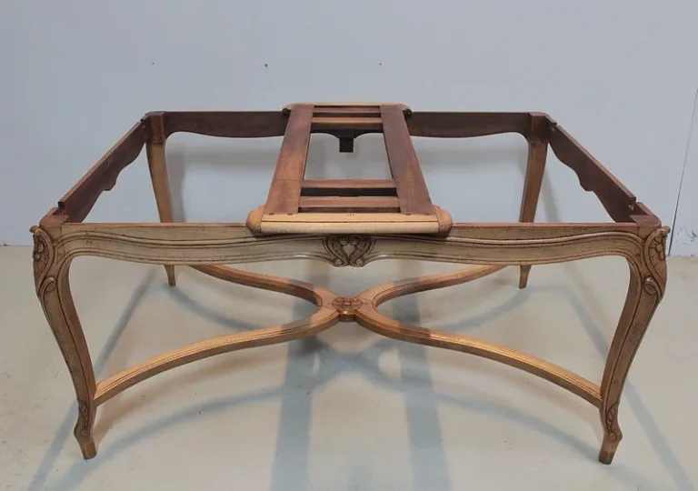 FRENCH REGENCY STILTISCH