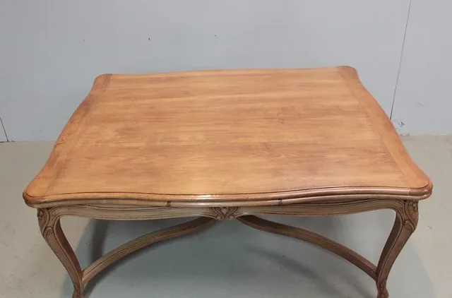 Table de Style Régence en Hêtre  XXe