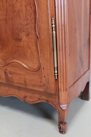 Armoire Louis XV en Merisier et Frêne  XIXe