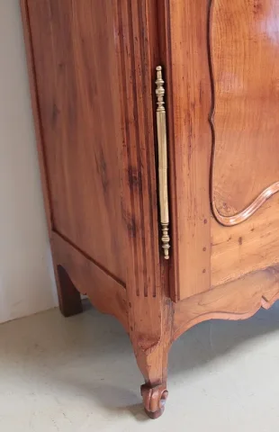 Armoire Louis XV en Merisier et Frêne  XIXe