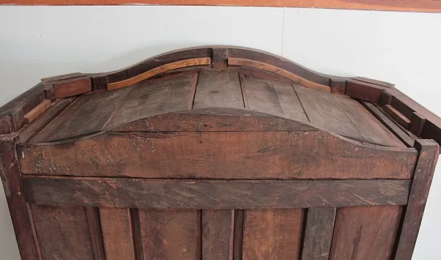Armoire Louis XV en Merisier et Frêne  XIXe