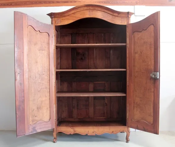 Armoire Louis XV en Merisier et Frêne  XIXe