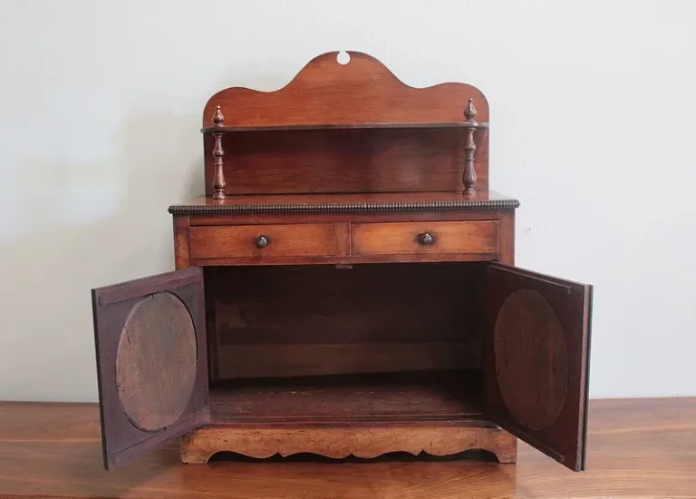 Petit Buffet d'enfant en Acajou Ep.1900