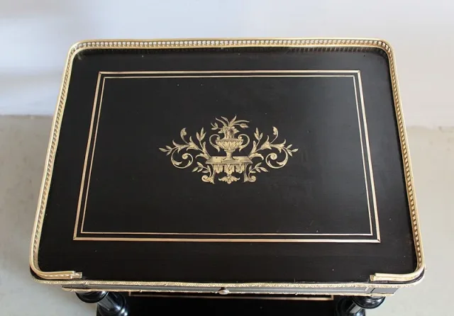 NAPOLEON III PERIODO WHATNOT