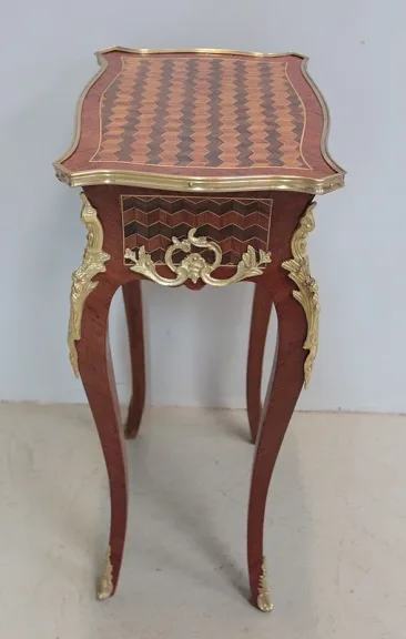 TAVOLO DI STILE LOUIS XV