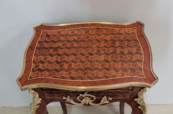 TAVOLO DI STILE LOUIS XV