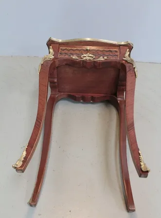 TAVOLO DI STILE LOUIS XV