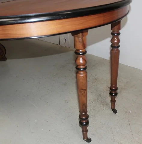 FRENCH EXTENDING TABLE
