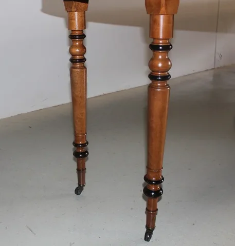FRENCH EXTENDING TABLE