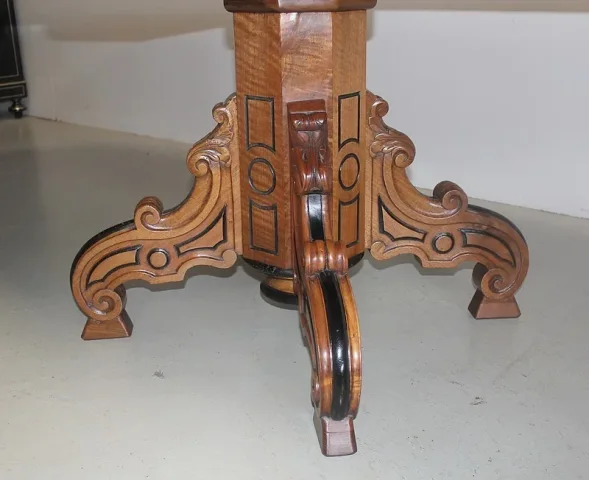 FRENCH EXTENDING TABLE
