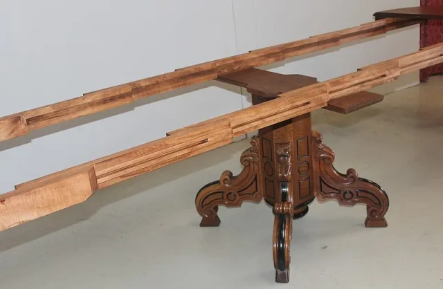 FRENCH EXTENDING TABLE