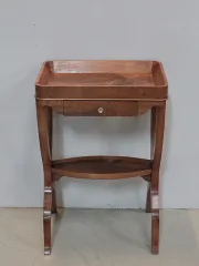 Table vide-poche en noyer  XIXe