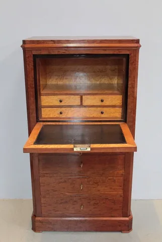 SECRETAIRE