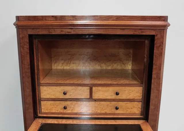 SECRETAIRE