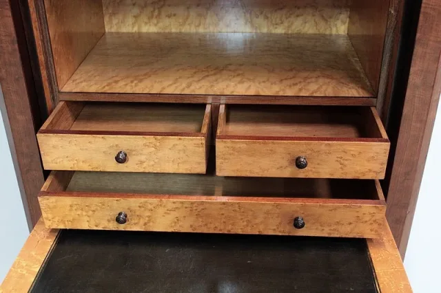 SECRETAIRE