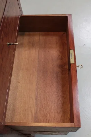 SECRETAIRE