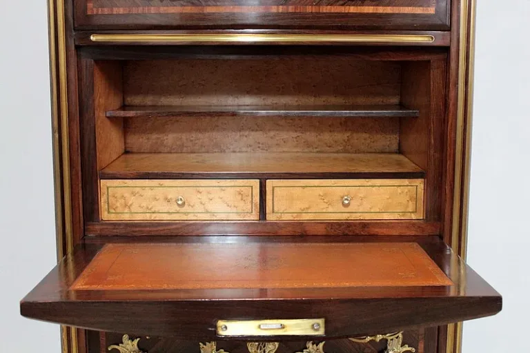 SECRETAIRE BRUST