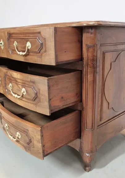 Commode REGENCE en Noyer XVIIIe