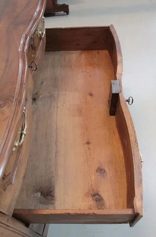 Commode REGENCE en Noyer XVIIIe