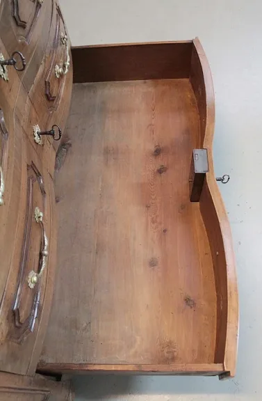 Commode REGENCE en Noyer XVIIIe