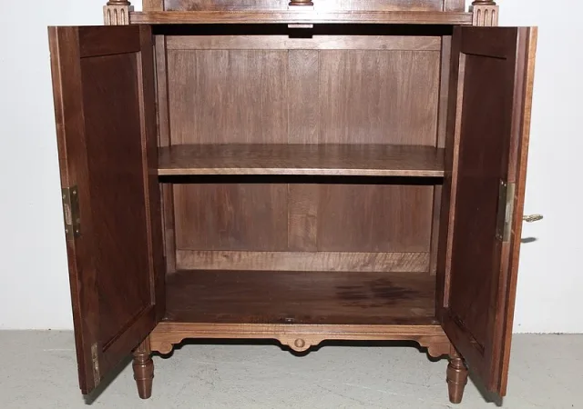 WALNUT SIDEBOARD