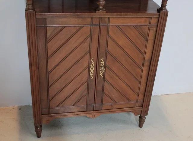 WALNUT SIDEBOARD