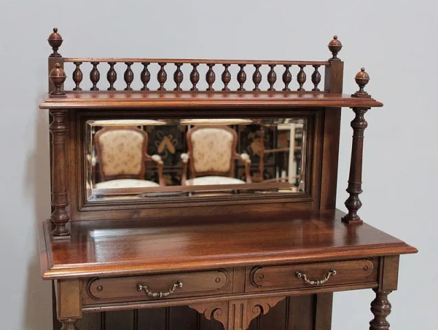 WALNUT SIDEBOARD
