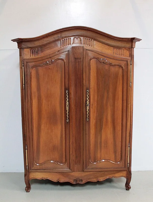 Armoire Louis XV en Noyer XIXe