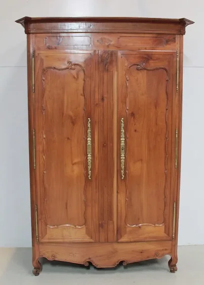 Armoire Régionale Louis XV en Merisier XIXe