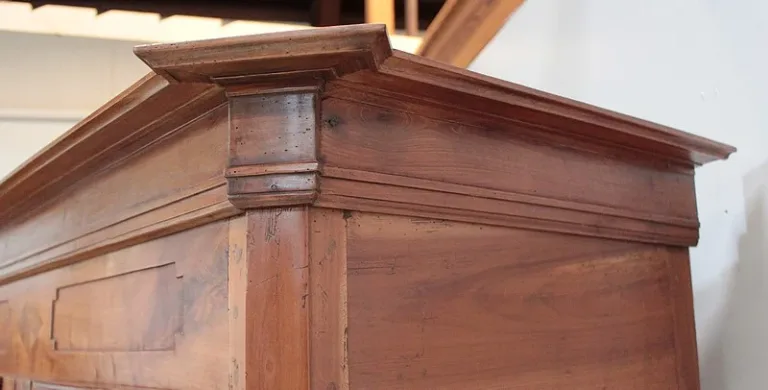 Armoire Régionale Louis XV en Merisier XIXe