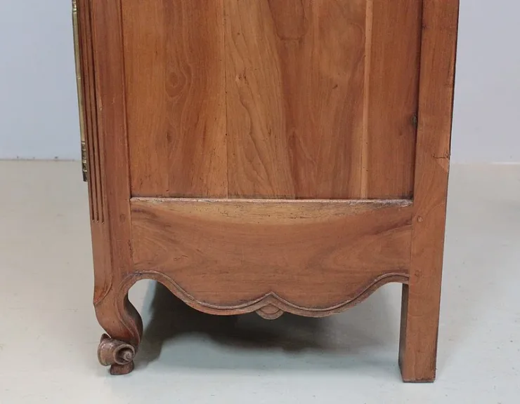 Armoire Régionale Louis XV en Merisier XIXe