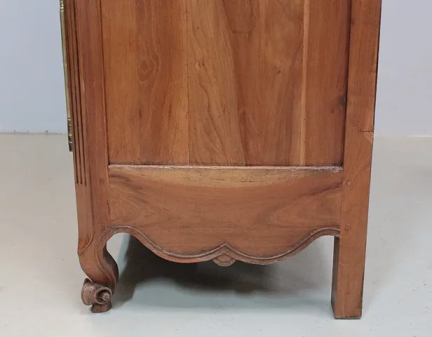 Armoire Régionale Louis XV en Merisier XIXe