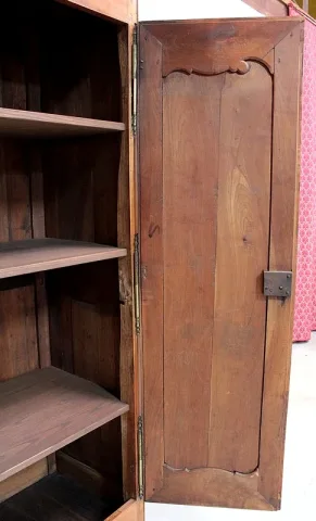 Armoire Régionale Louis XV en Merisier XIXe