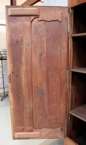Armoire Régionale Louis XV en Merisier XIXe