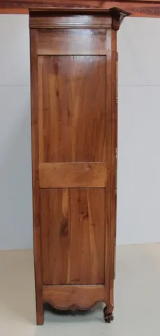 Armoire Régionale Louis XV en Merisier XIXe