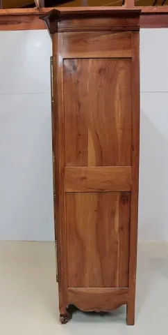 Armoire Régionale Louis XV en Merisier XIXe