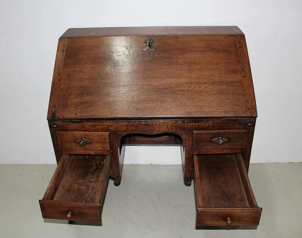 LOUIS XV PERIOD SLOPE TOP DESK