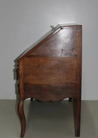 LOUIS XV PERIOD SLOPE TOP DESK